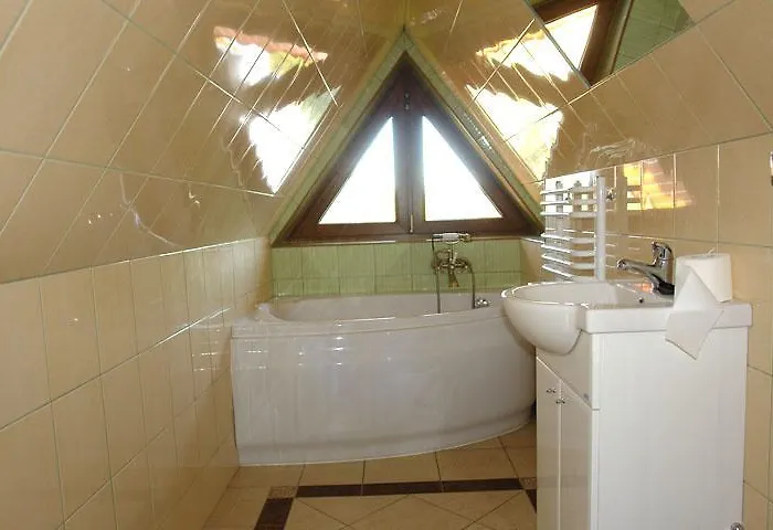 Oda ve Kahvaltı Willa Kniatowka 3*